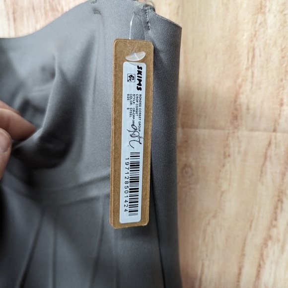 SKIMS  cropped bonded corset NWT size‎ Small in the color steel - Picture 6 of 7